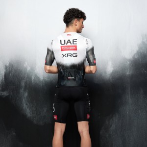 Herren UAE Team Emirates 2025 Magistrale Light Pissei trikot Herren UAE Team Emirates 2025 Magistrale Light Pissei trikot
